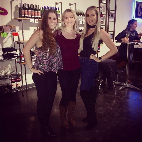 Meet your Posher, Caitlin - Picture 3 of 8